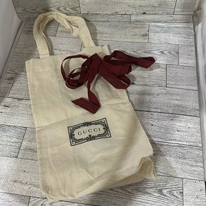 Gucci tote duster bag with ribbon